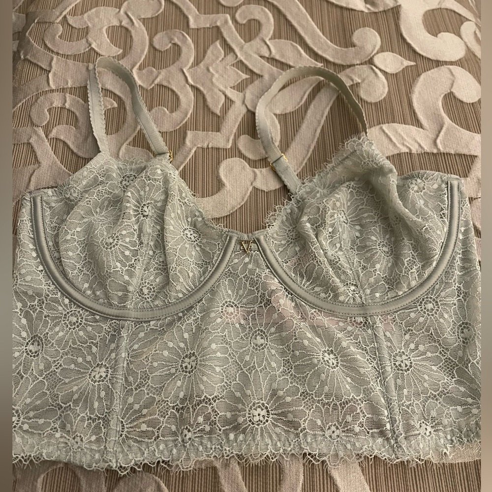 Elegant Lace Bralette in Cream